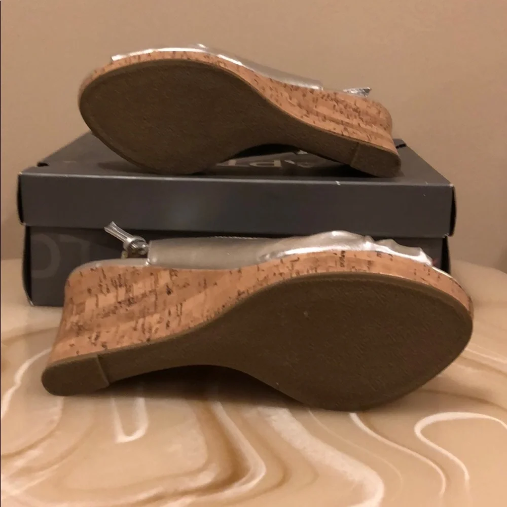Apt. 9 Silver Metallic Peep Toe Slingback Cork Wedge Sandals Size 9